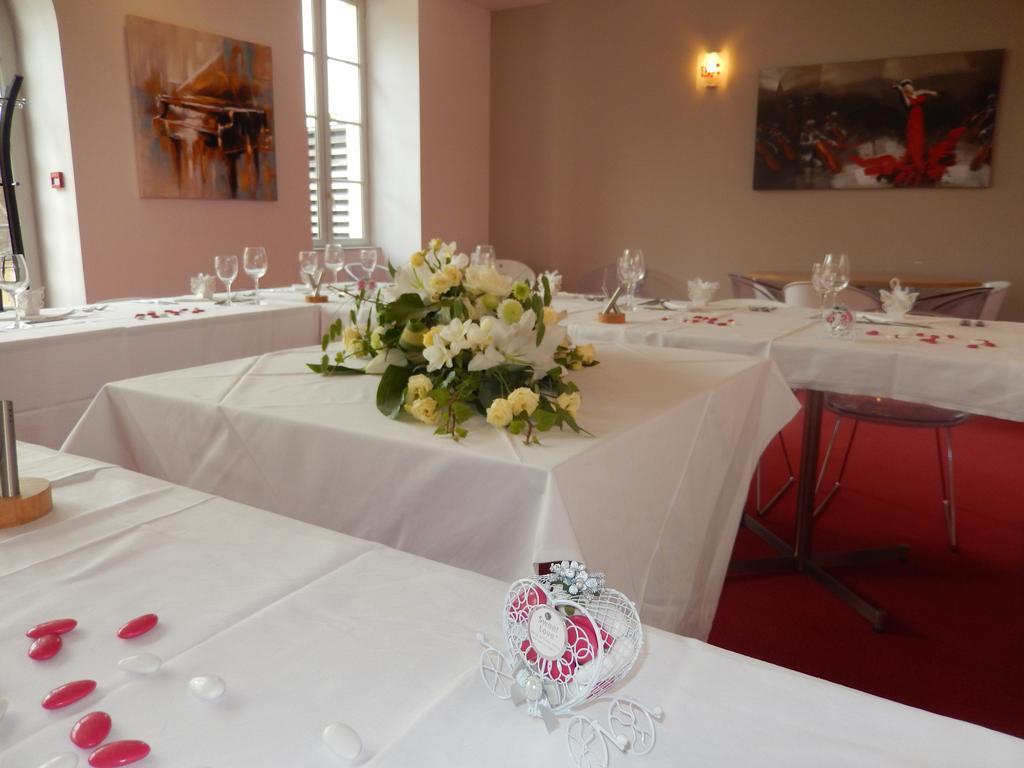 Hotel Restaurant Le Lion D'Or Gemozac Ngoại thất bức ảnh